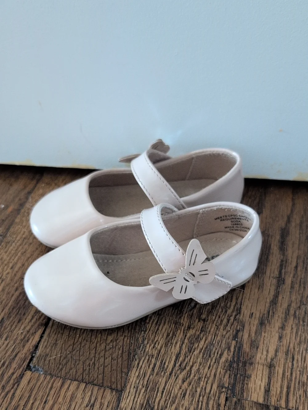Girls' White Patent Velcro Mary Jane Shoes with Butterfly Accent Size 5
